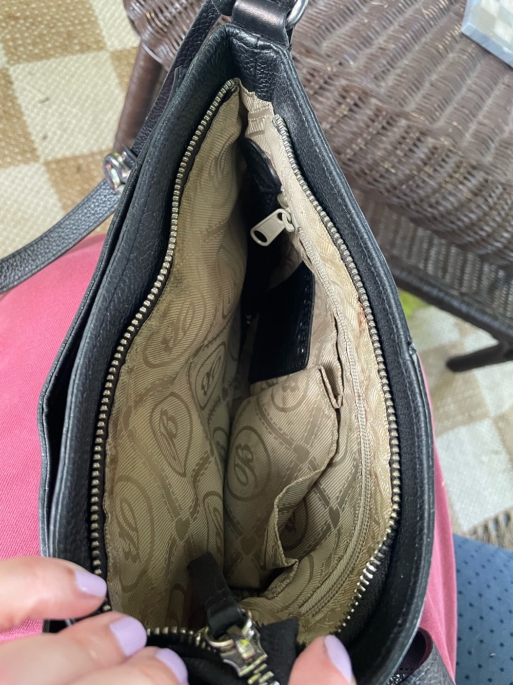 BRIGHTON FERRARA BLACK MEDALLION MAGNETIC CLOSE HIDDEN ORGANIZER CROSSBODY - Picture 15 of 15